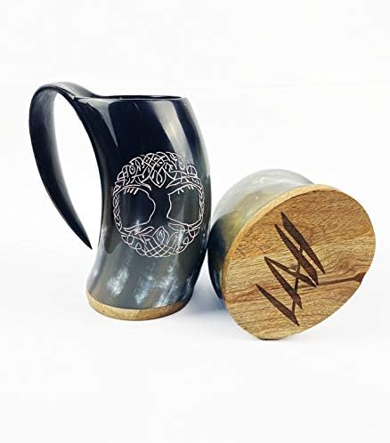 Чаши от бичи рога с надпис (Дървото на живота и Гарванът на Один Винланда) Комплект от 2